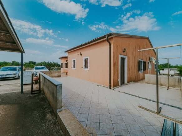 Pula | Galižana | Samostojna enonadstropna hiša na samem