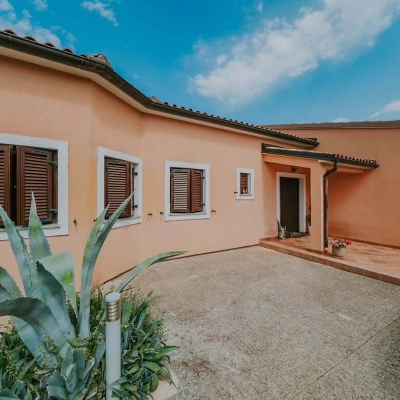 Pula | Galižana | Samostojna enonadstropna hiša na samem