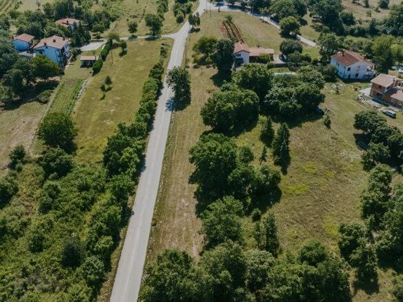 Buje okolica | Zazidljivo zemljišče na odlični lokaciji