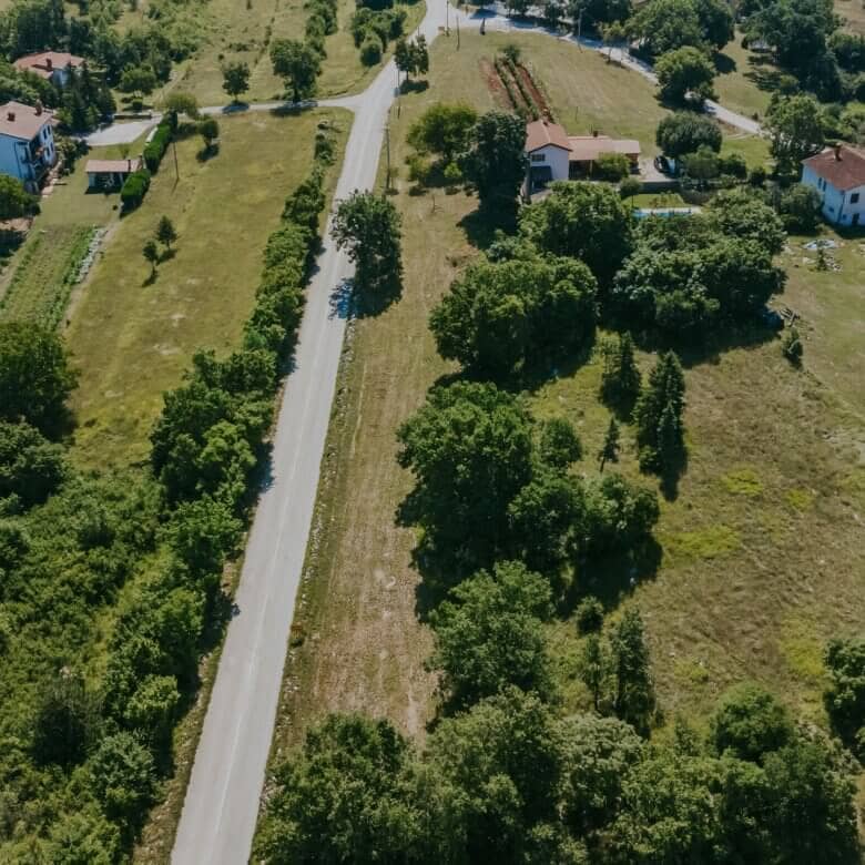 Buje surroundings | Building land in an excellent position