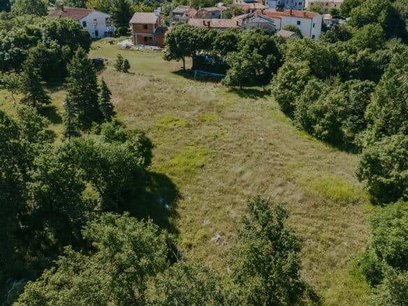 Buje surroundings | Building land in an excellent position