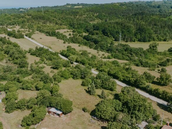 Buje okolica | Zazidljivo zemljišče na odlični lokaciji