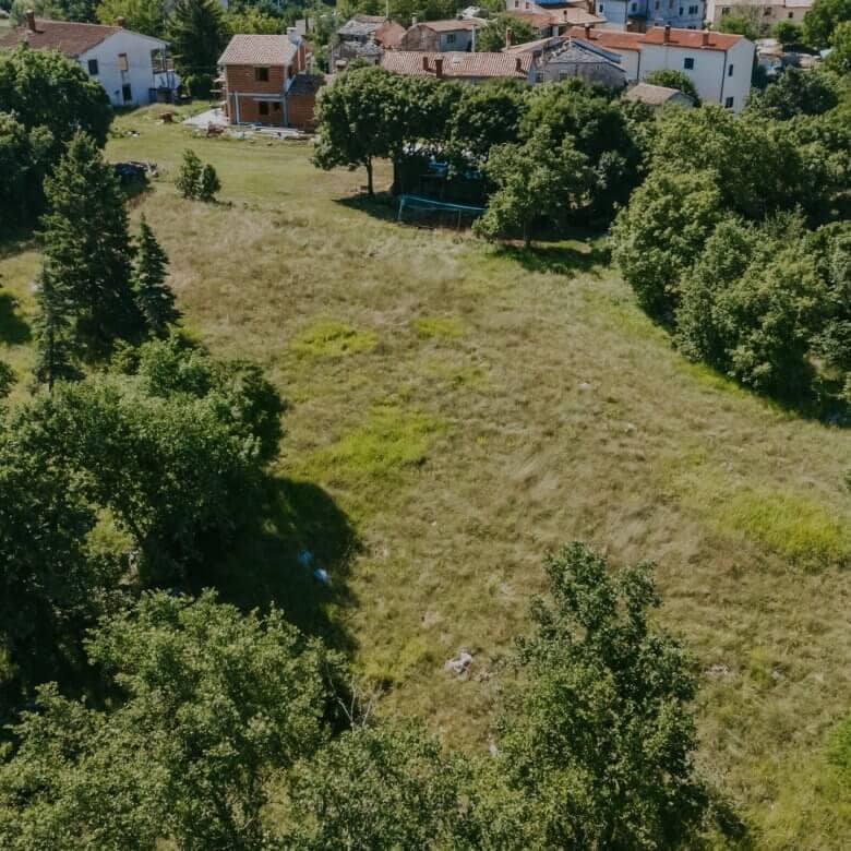 Buje surroundings | Building land in an excellent position