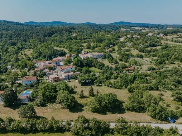 Buje surroundings | Building land in an excellent position