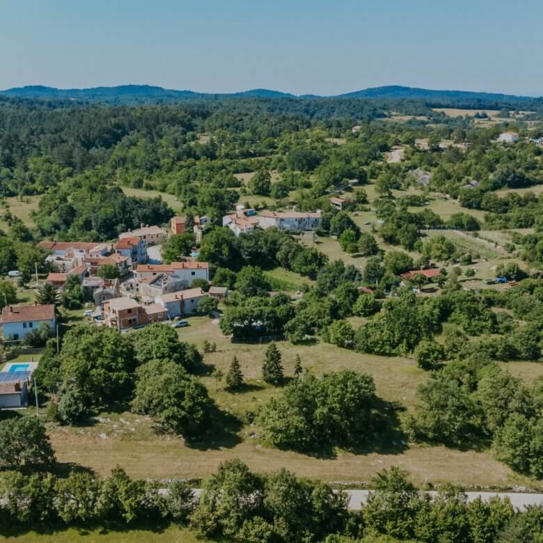 Buje okolica | Zazidljivo zemljišče na odlični lokaciji