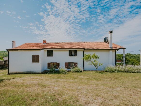 Buje okolica | Posest na samem z velikim potencijalom