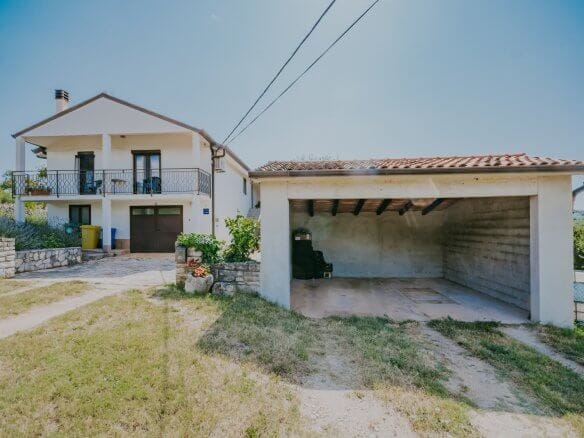 Buje okolica | Posest na samem z velikim potencijalom