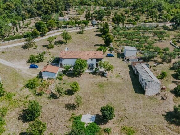 Buje okolica | Posest na samem z velikim potencijalom