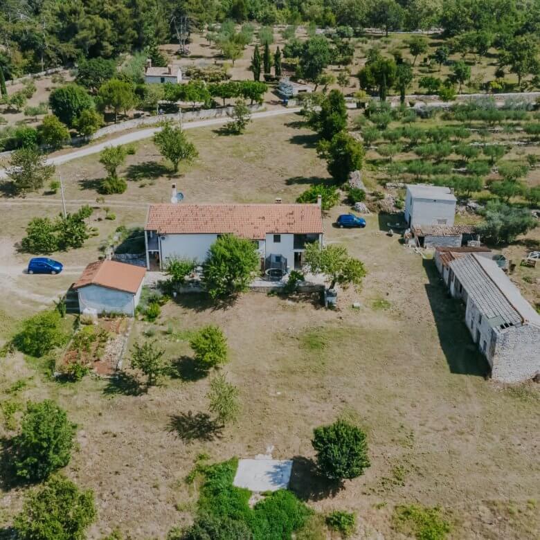 Buje okolica | Posest na samem z velikim potencijalom