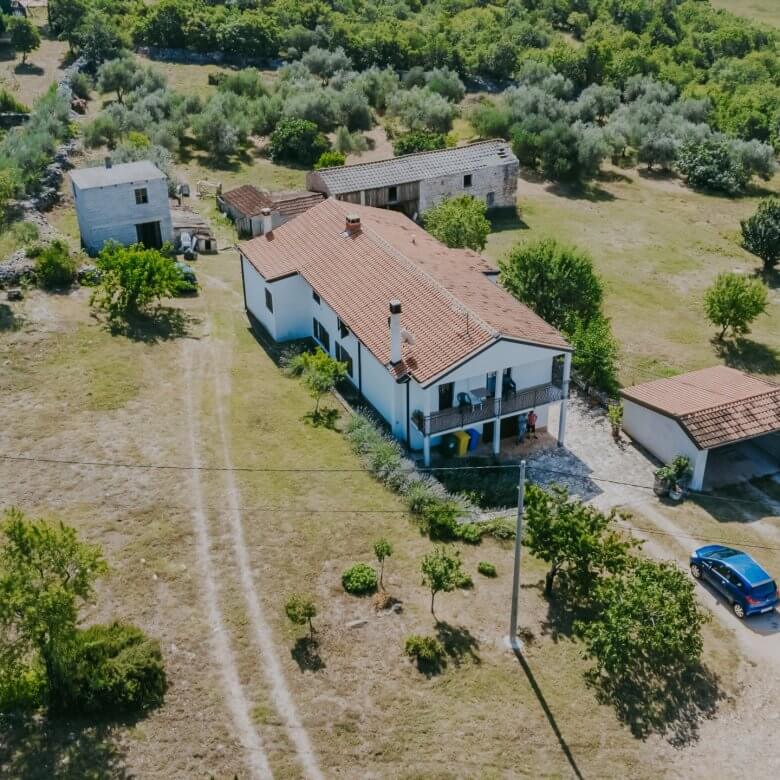 Buje okolica | Posest na samem z velikim potencijalom