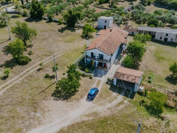 Buje okolica | Posest na samem z velikim potencijalom