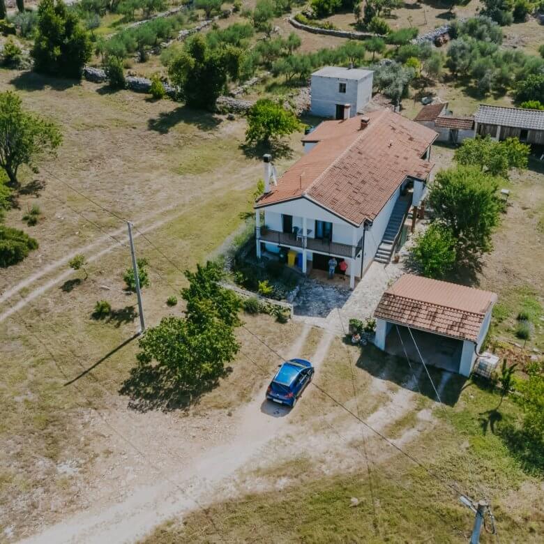 Buje okolica | Posest na samem z velikim potencijalom