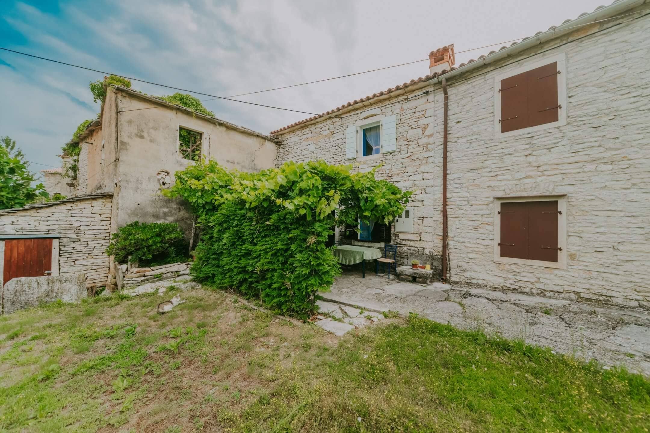 Šterna surroundings | Terraced stone house in a secluded area with potential