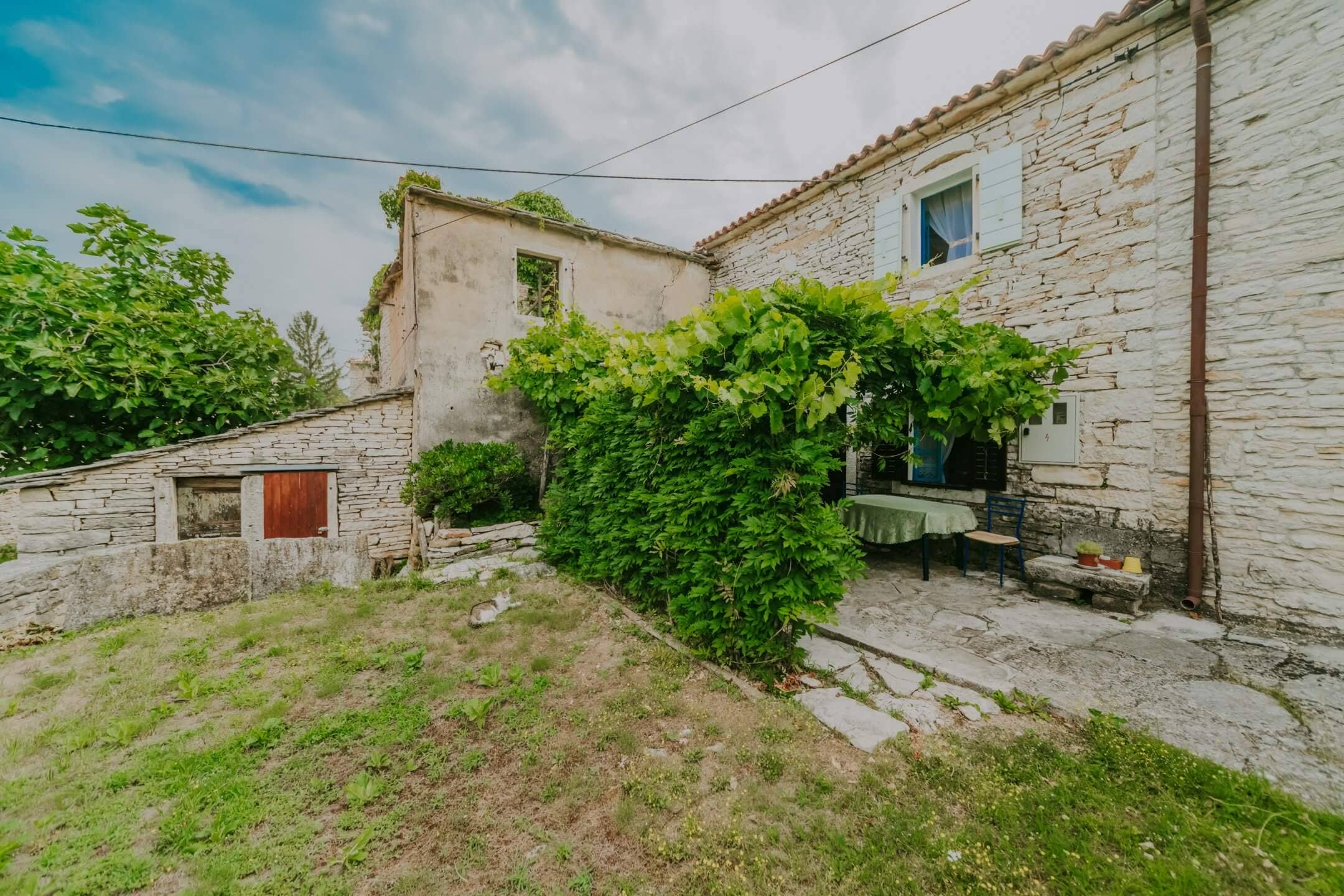 Šterna surroundings | Terraced stone house in a secluded area with potential Šterna surroundings | Terraced stone house in a secluded area with potential