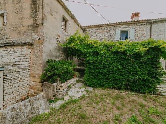 Šterna surroundings | Terraced stone house in a secluded area with potential