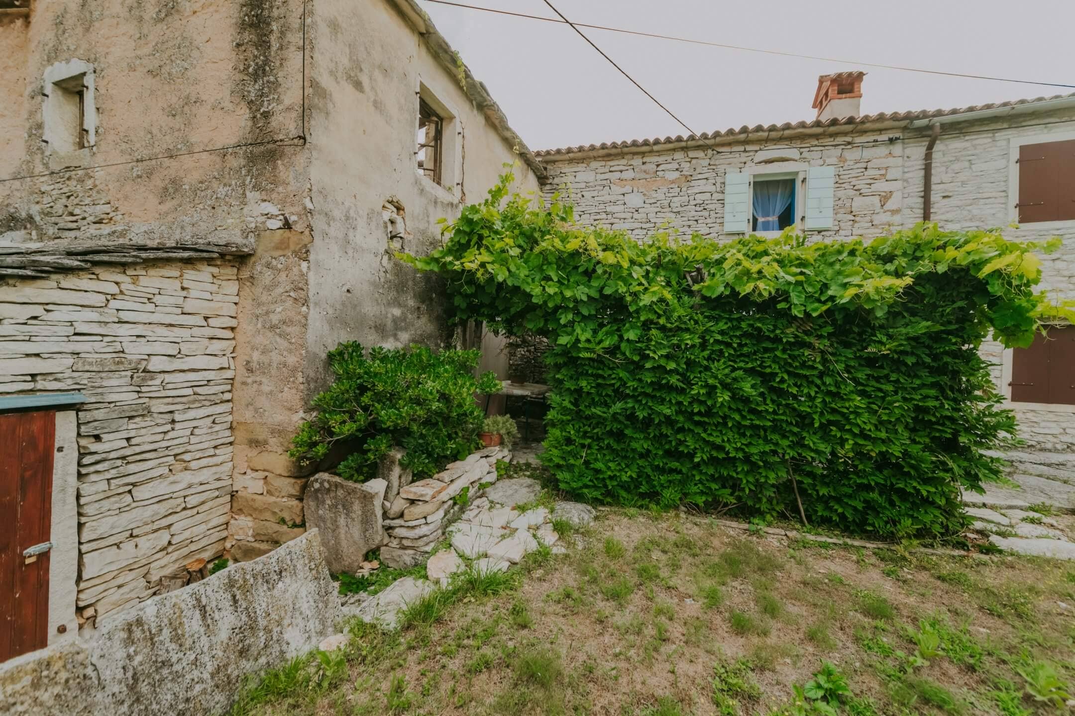 Šterna surroundings | Terraced stone house in a secluded area with potential