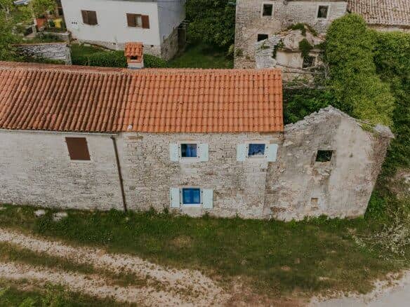 Šterna surroundings | Terraced stone house in a secluded area with potential
