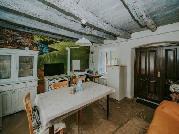 окрестности Штерны | Рядный каменный дом в уединенном районе с потенциалом