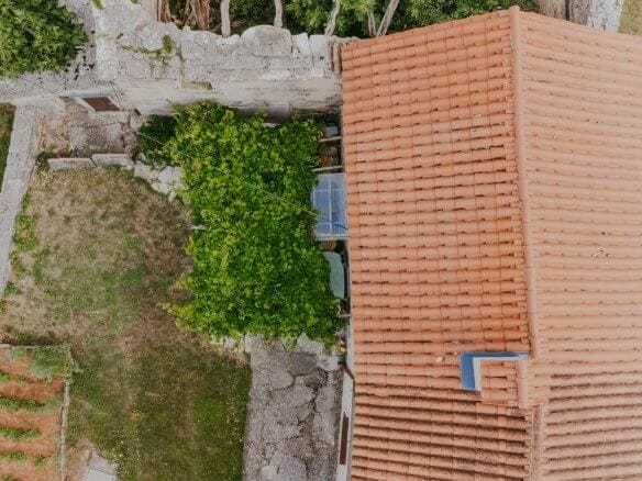 окрестности Штерны | Рядный каменный дом в уединенном районе с потенциалом