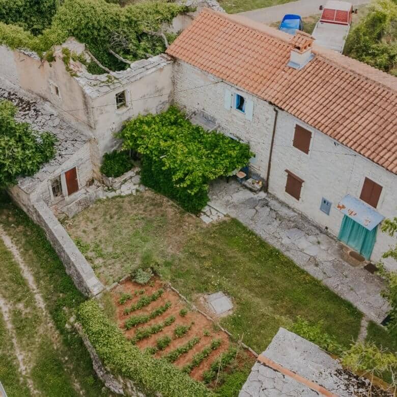 Šterna surroundings | Terraced stone house in a secluded area with potential