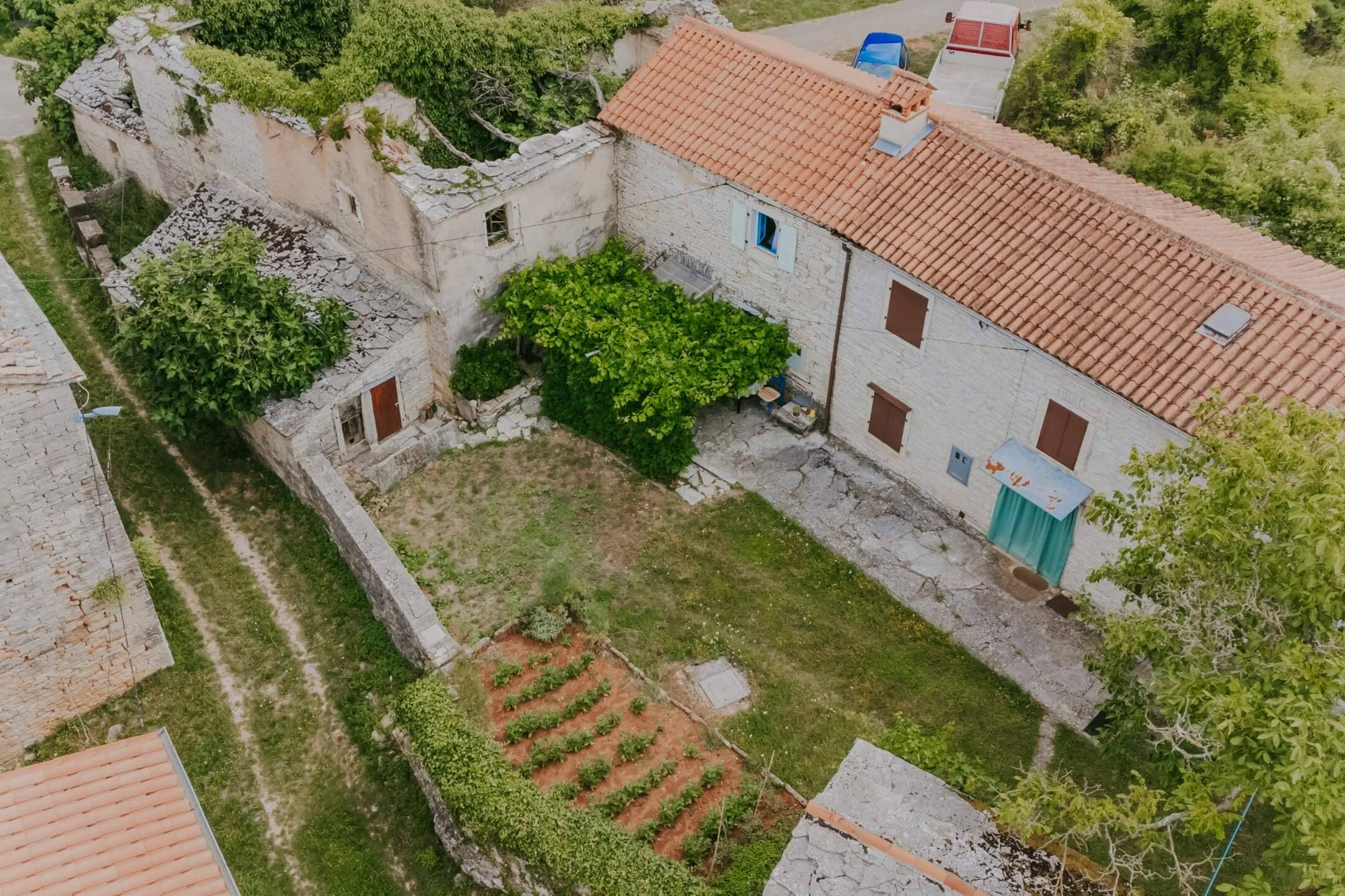 Šterna surroundings | Terraced stone house in a secluded area with potential
