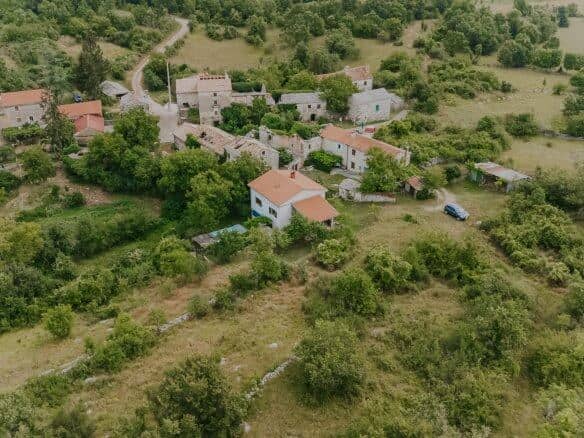 Šterna surroundings | Terraced stone house in a secluded area with potential