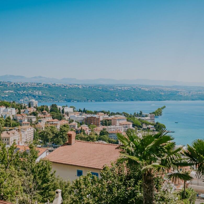 Opatija | Novi dizajnerski stan s pogledom na more