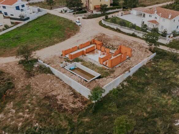 kastel buje casa su un piano di nuova costruzione con piscina in ottima posizione