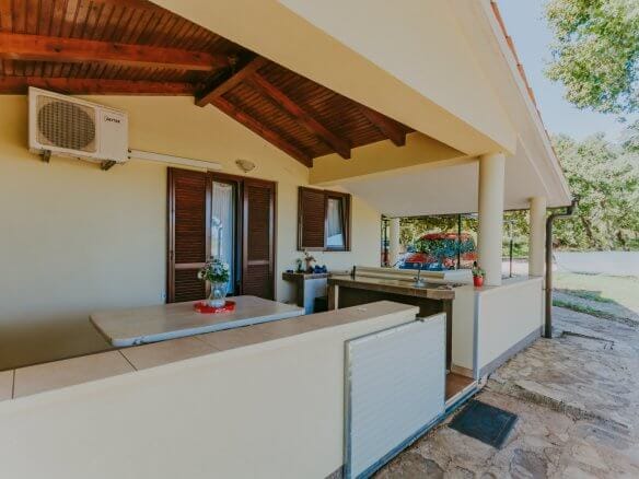 Новиград окрестности | Две квартиры с двором в тихом месте