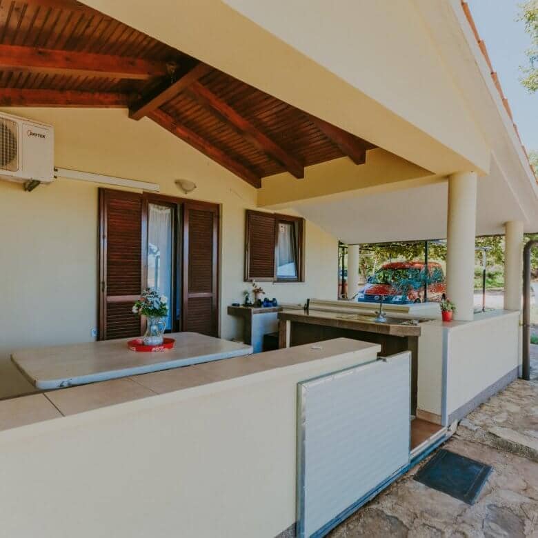Novigrad surroundings | Two apartments with a yard in a quiet location