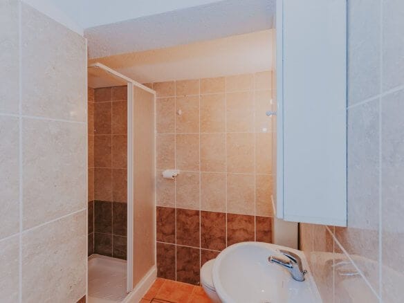 Новиград окрестности | Две квартиры с двором в тихом месте