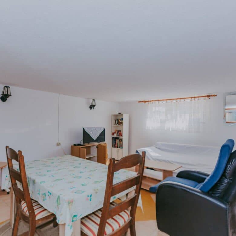 Novigrad surroundings | Two apartments with a yard in a quiet location