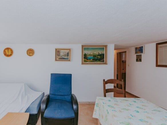 Новиград окрестности | Две квартиры с двором в тихом месте