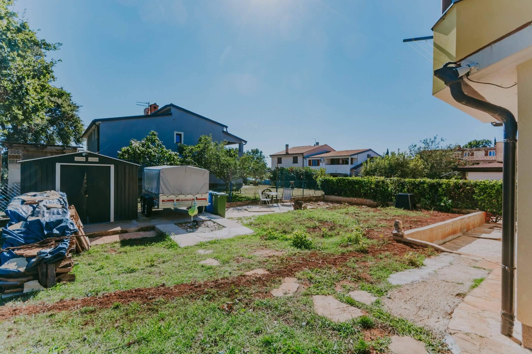 Novigrad surroundings | Two apartments with a yard in a quiet location