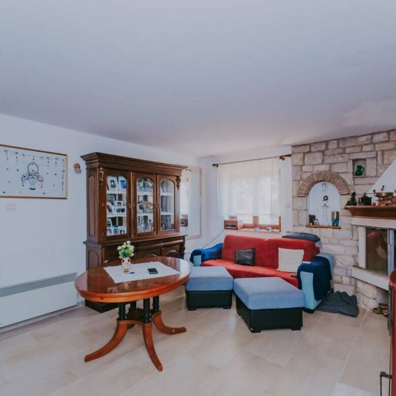 Novigrad surroundings | Two apartments with a yard in a quiet location