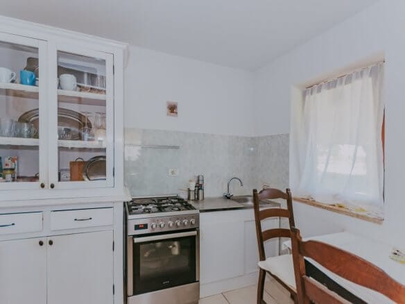 Новиград окрестности | Две квартиры с двором в тихом месте