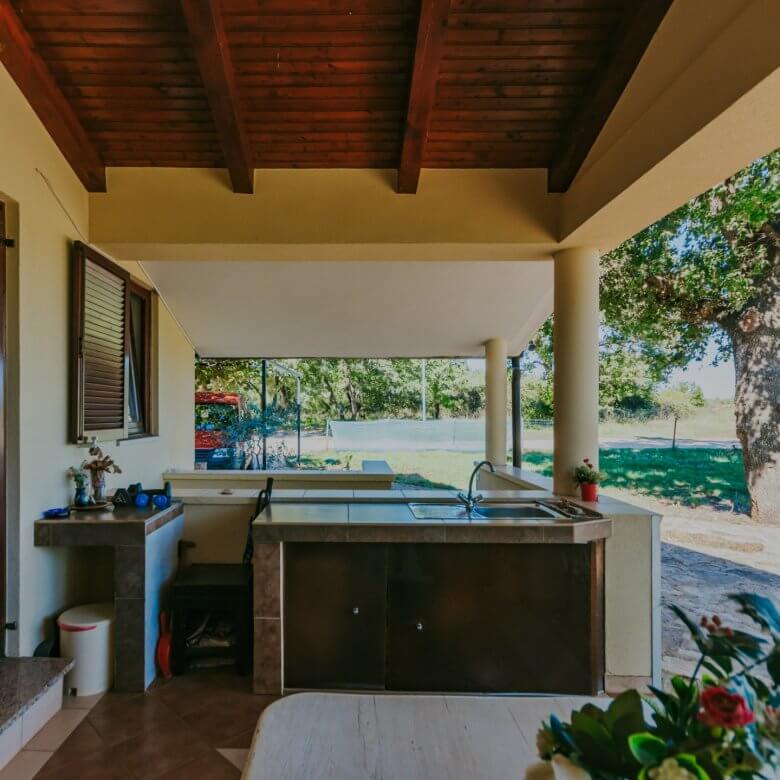 Новиград окрестности | Две квартиры с двором в тихом месте