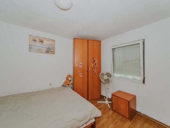 Umago | Petrovia | Spazioso appartamento con taverna e cortile