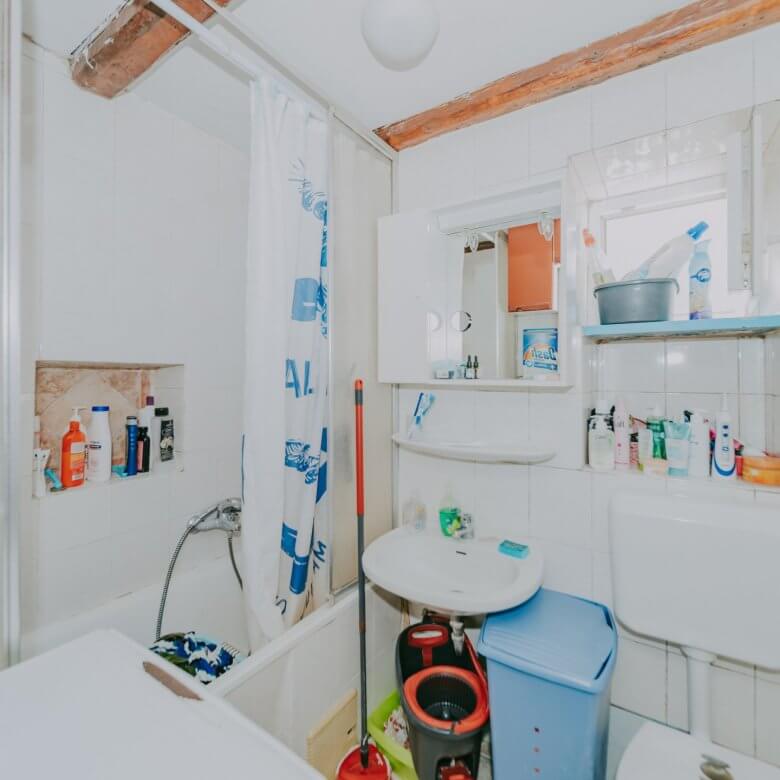 Umago | Petrovia | Spazioso appartamento con taverna e cortile