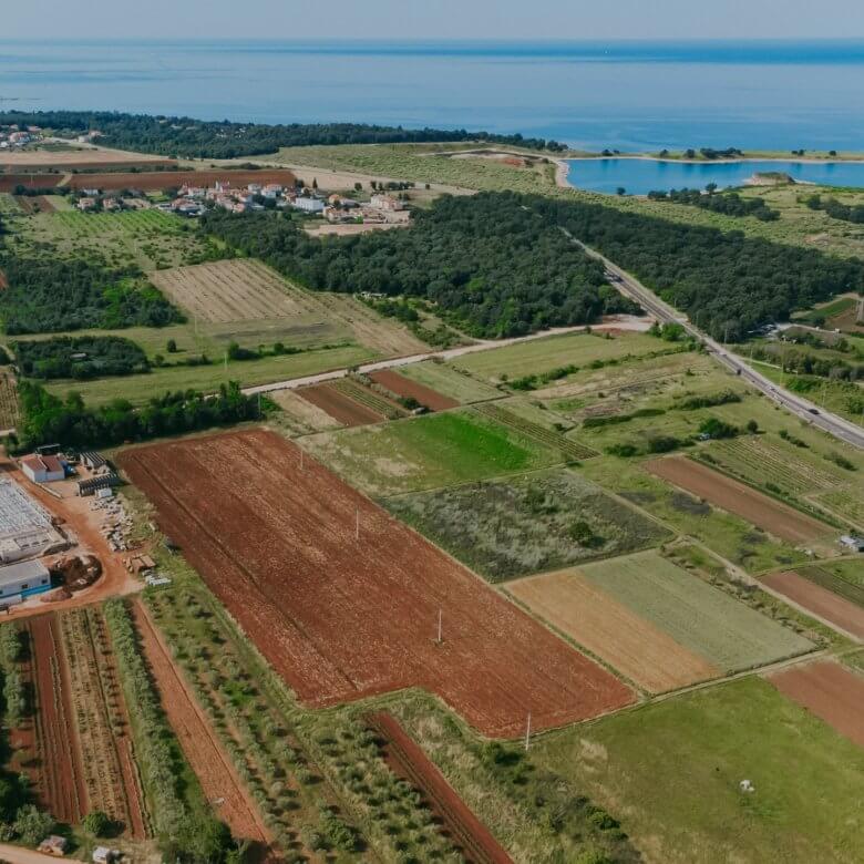 terreno agricolo di Umago ai margini della città