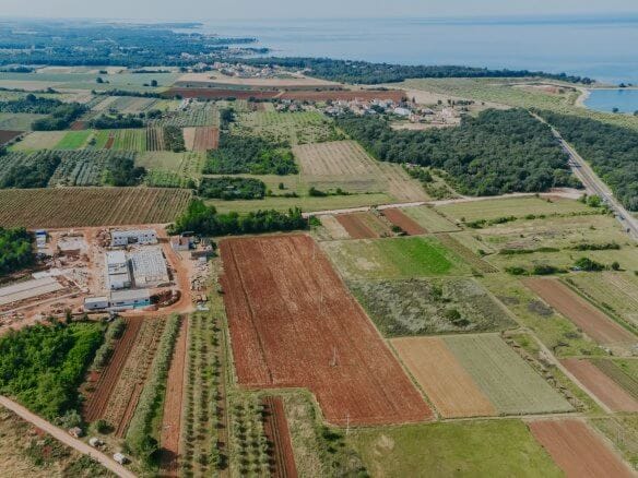 terreno agricolo di Umago ai margini della città