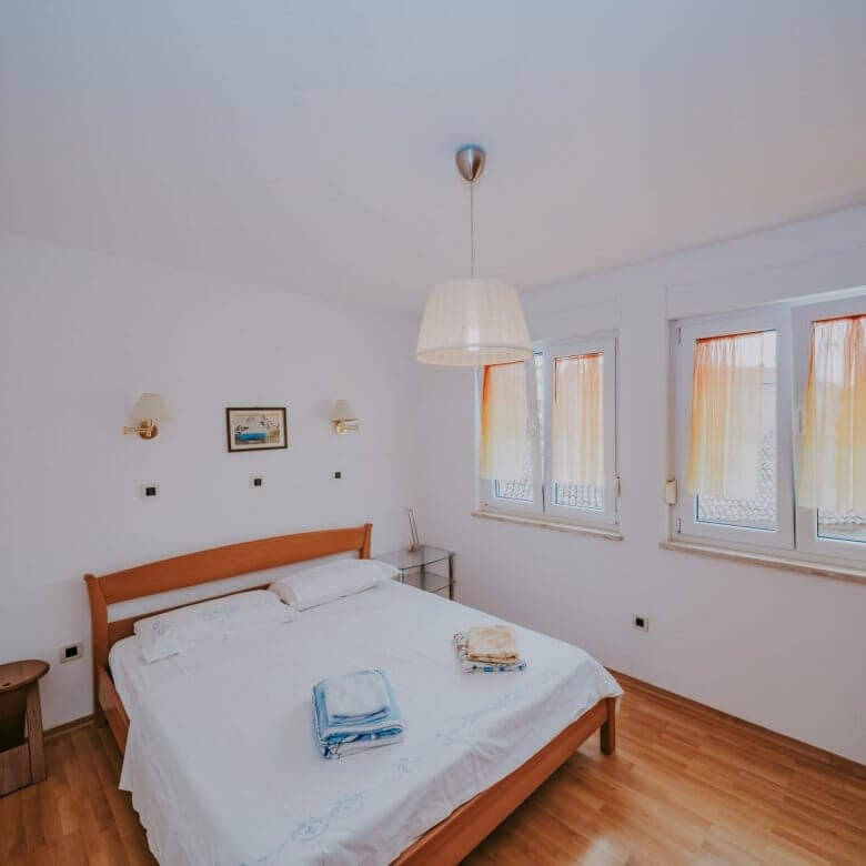 umag centro appartamento esclusivo prima fila al mare con garage e vista mare