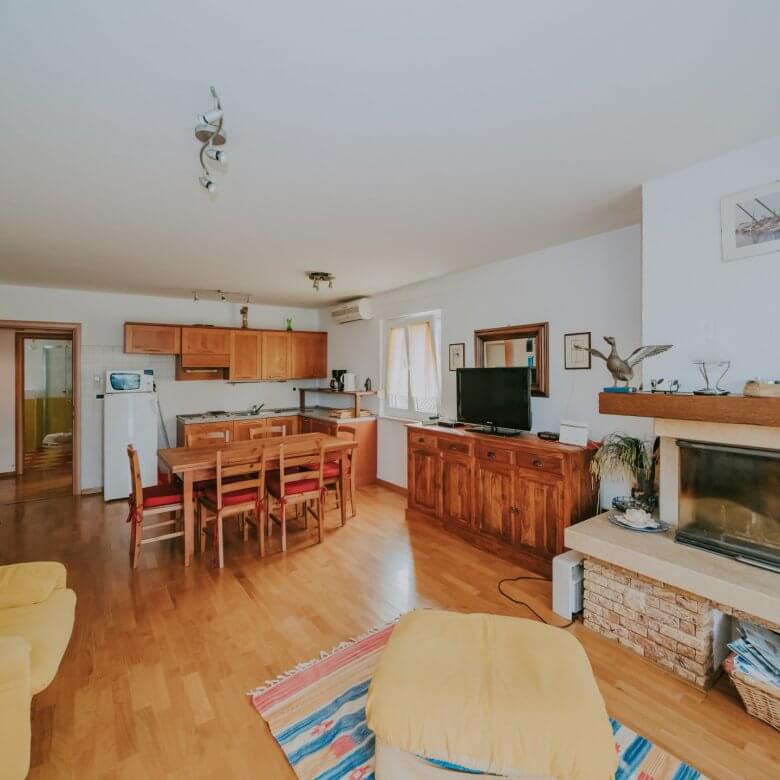 umag centro appartamento esclusivo prima fila al mare con garage e vista mare