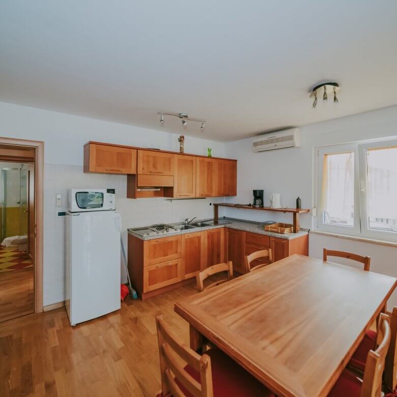 umag centro appartamento esclusivo prima fila al mare con garage e vista mare