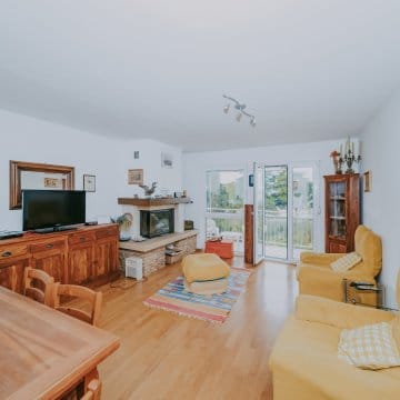 umag centar ekskluzivan stan prvi red do mora sa garažom i pogledom na more