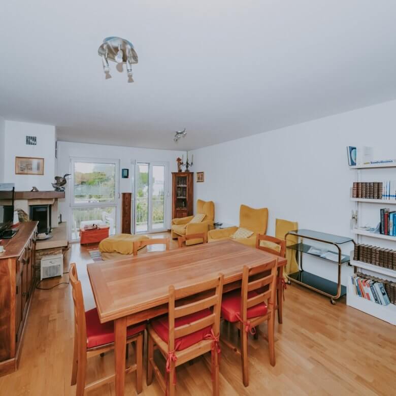 umag centro appartamento esclusivo prima fila al mare con garage e vista mare