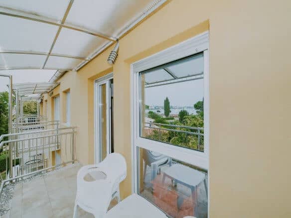 umag centro appartamento esclusivo prima fila al mare con garage e vista mare