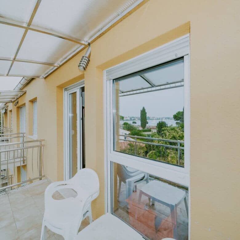 umag centro appartamento esclusivo prima fila al mare con garage e vista mare