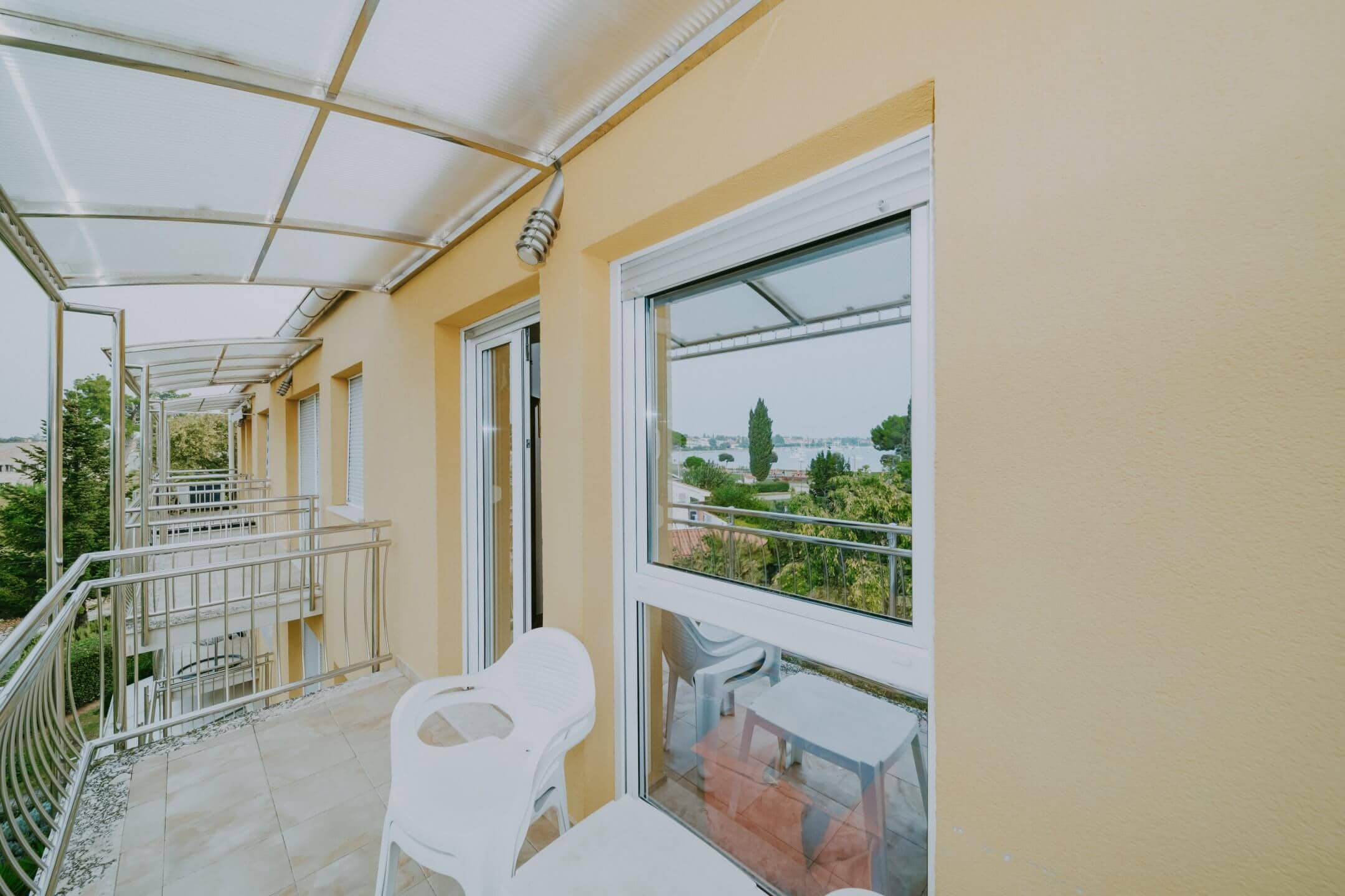 umag centro appartamento esclusivo prima fila al mare con garage e vista mare