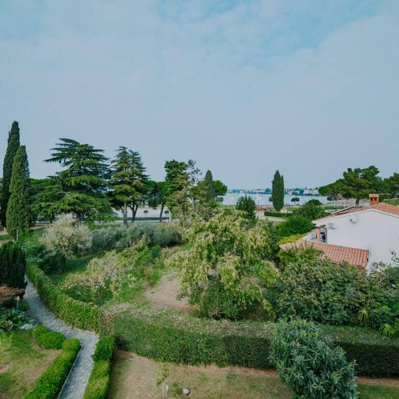 umag centro appartamento esclusivo prima fila al mare con garage e vista mare